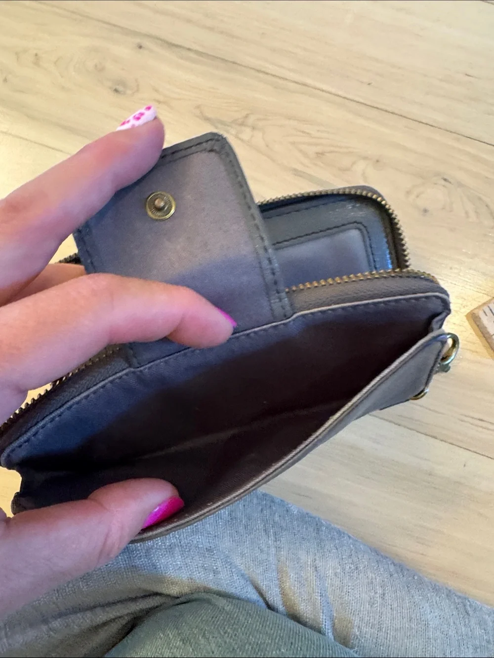 Fossil Quinn leather zip-around wallet wristlet-Gray-Classic